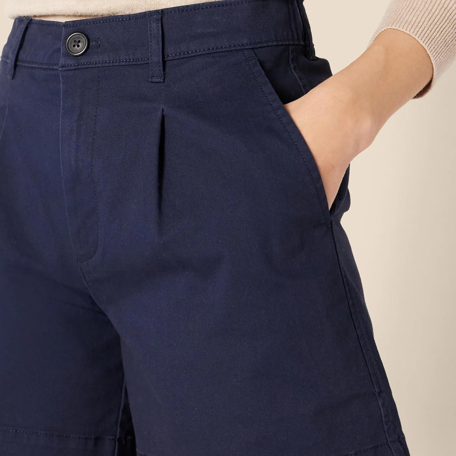 Amazon Essentials Women's High-Rise Relaxed-Fit Elastic Back Short
