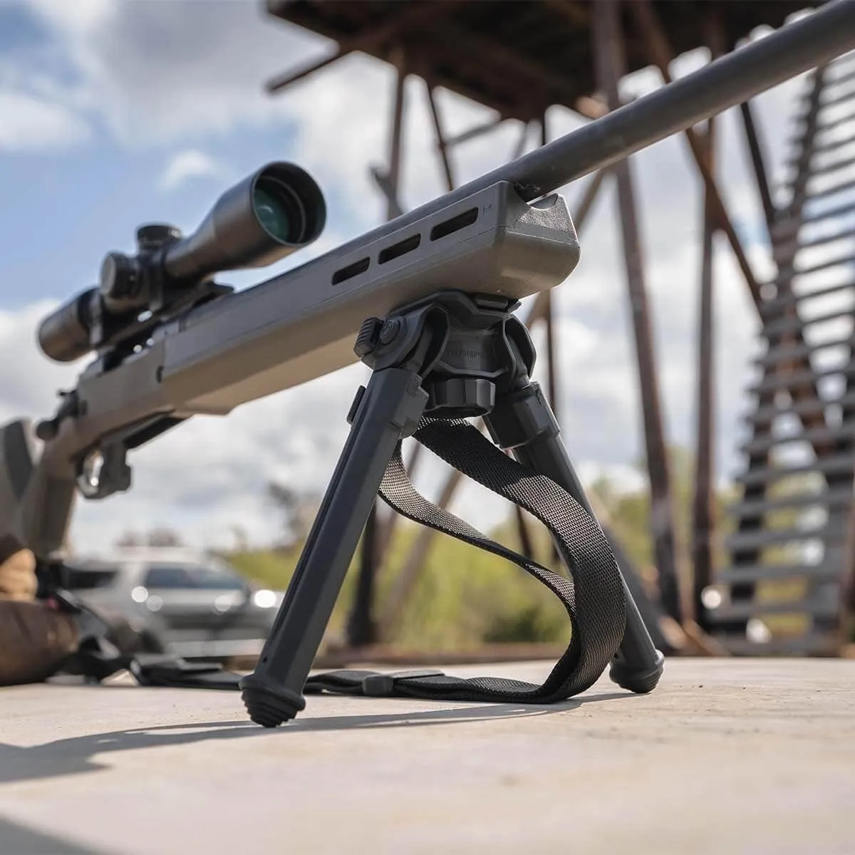 Magpul MOE Bipod for Hunting and Shooting, Made of Lightweight High-Strength Polymer