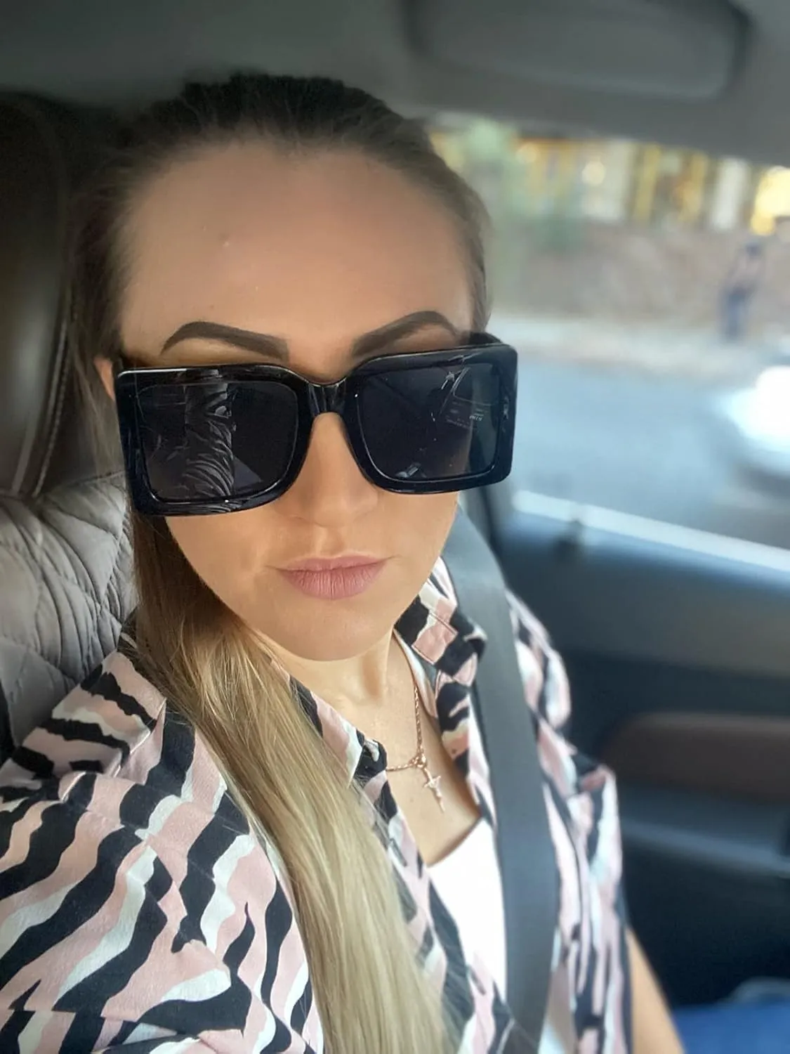 PORADAY Fashion Large Square Sunglasses for Women Men Trendy Black Thick Frame Luxury Designer Sun Glasses Modern Big Frame