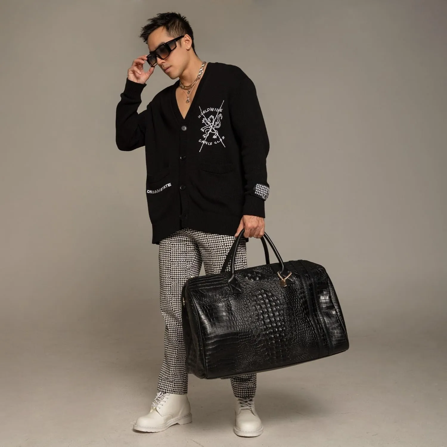 Tote&Carry Apollo 2 Duffle Bag for Travel Women & Men, TSA Approved Carry On Duffel Bag, Premium Vegan Leather w/Gold Hardware, Durable Weekender Luggage for All-Purpose Use (Black, XL)