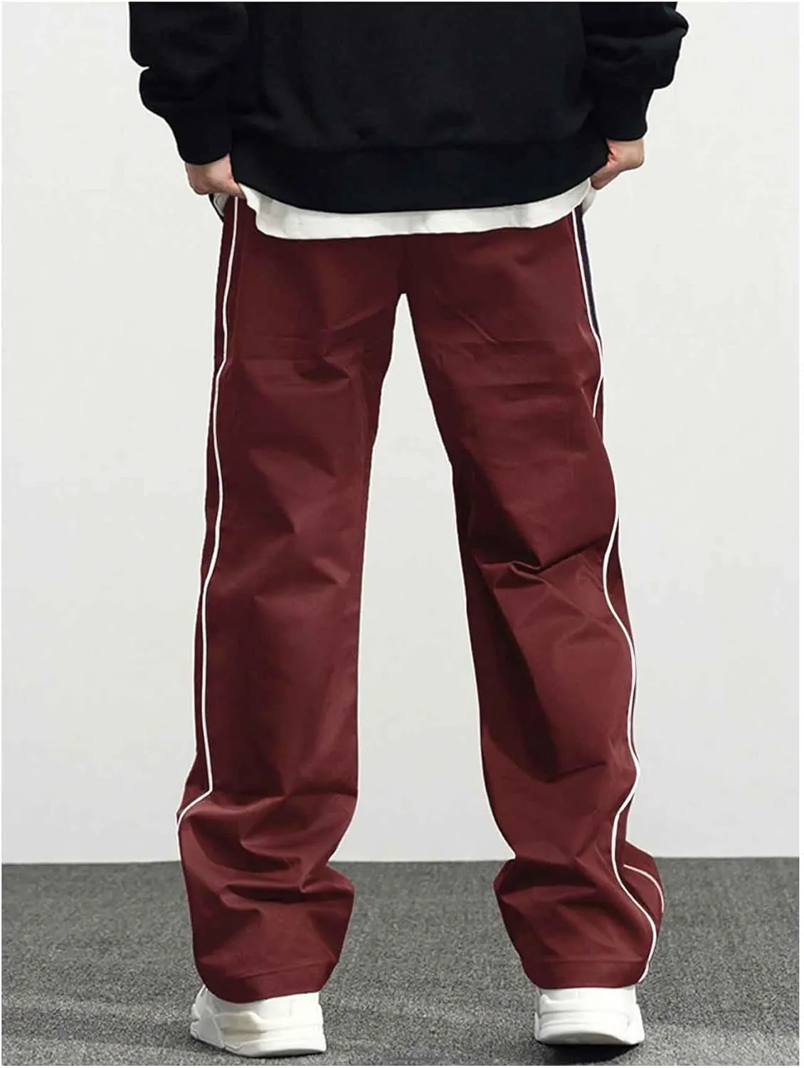 Verdusa Men's Track Pants Straight Leg Acitve Streetwear Elastic Waist Parachute Pants with Pockets